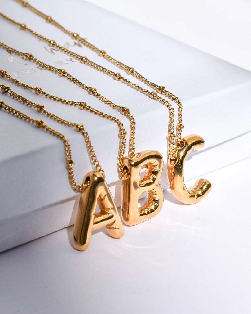 Collar Letra Globo