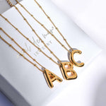 Collar Letra Globo