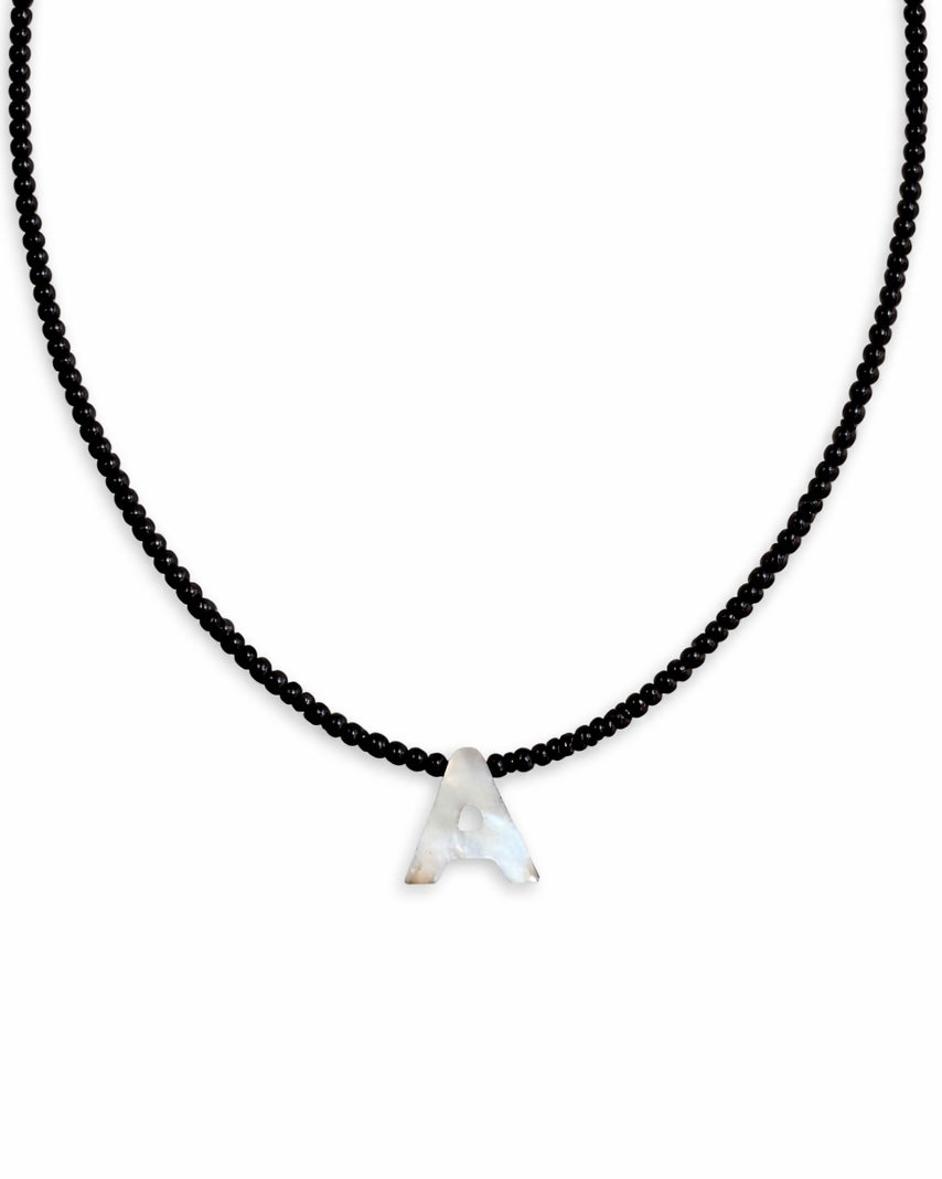 Collar Letra Black Madre Perla