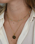 Collar Letra Fondo Negro