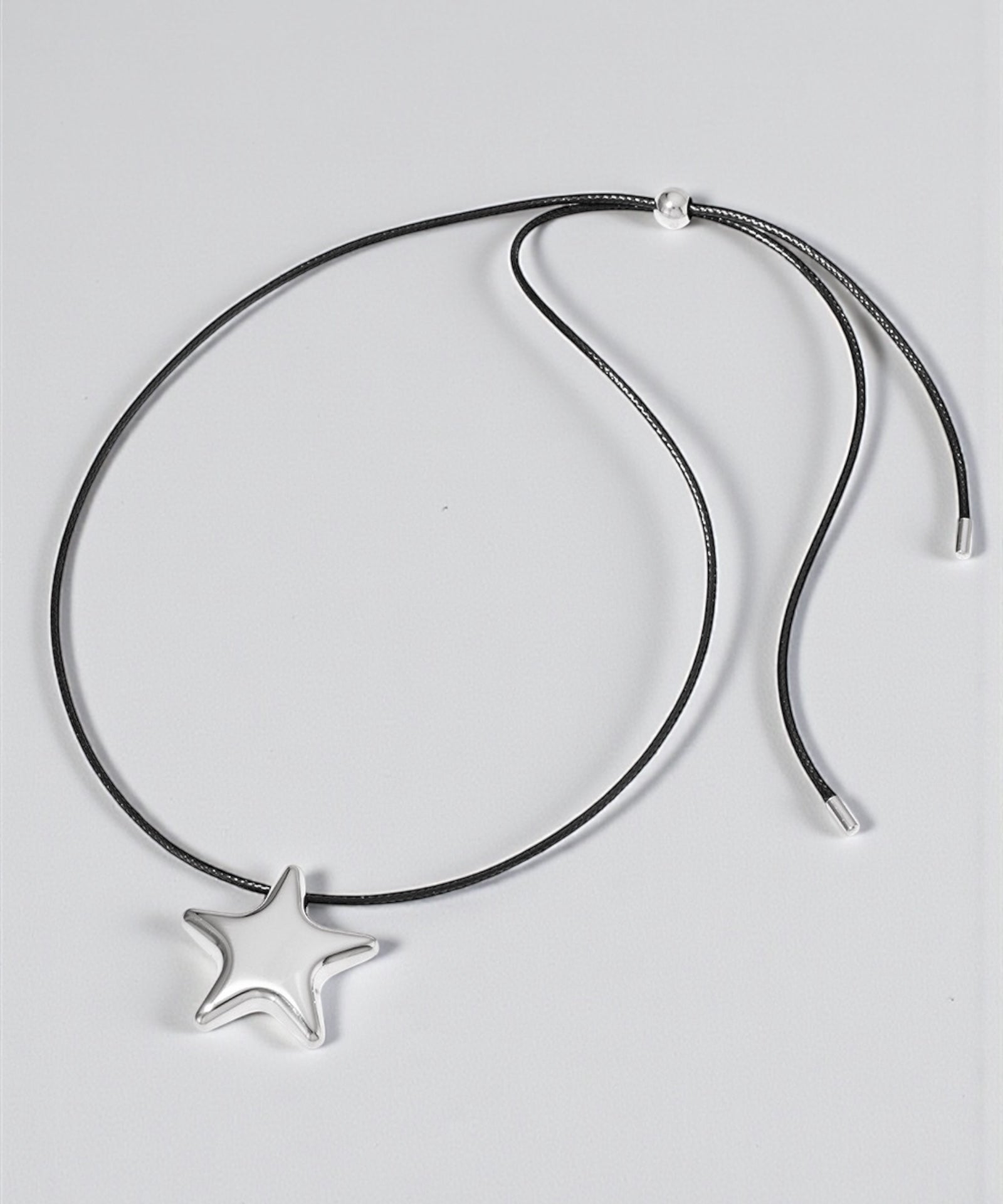 Collar Estrella Globo Cordón Negro