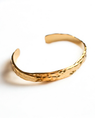 Brazalete Martillado Dorado