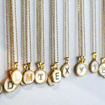 Collar Letra Blanca