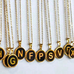 Collar Letra Negra
